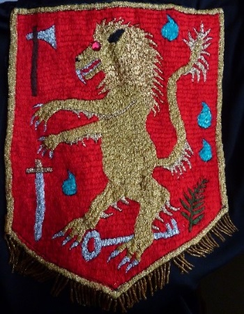Wappen-1-Iris-Hennemann-Königin-Schatten-Recherchen-350
